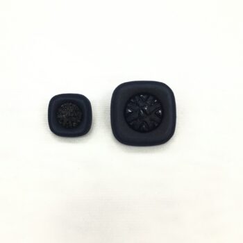 Κουμπί τετράγωνο σκούρο μπλε με εσωτερική διακόσμηση κωδ.89250 - Image 1