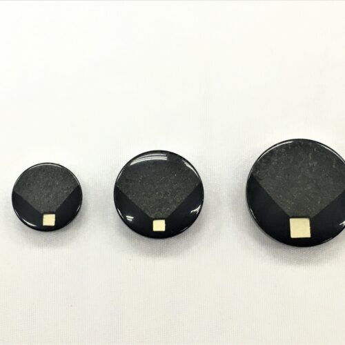 Κουμπί μαύρο με γκρι λεπτομέρειες κωδ.9703 - Image 1