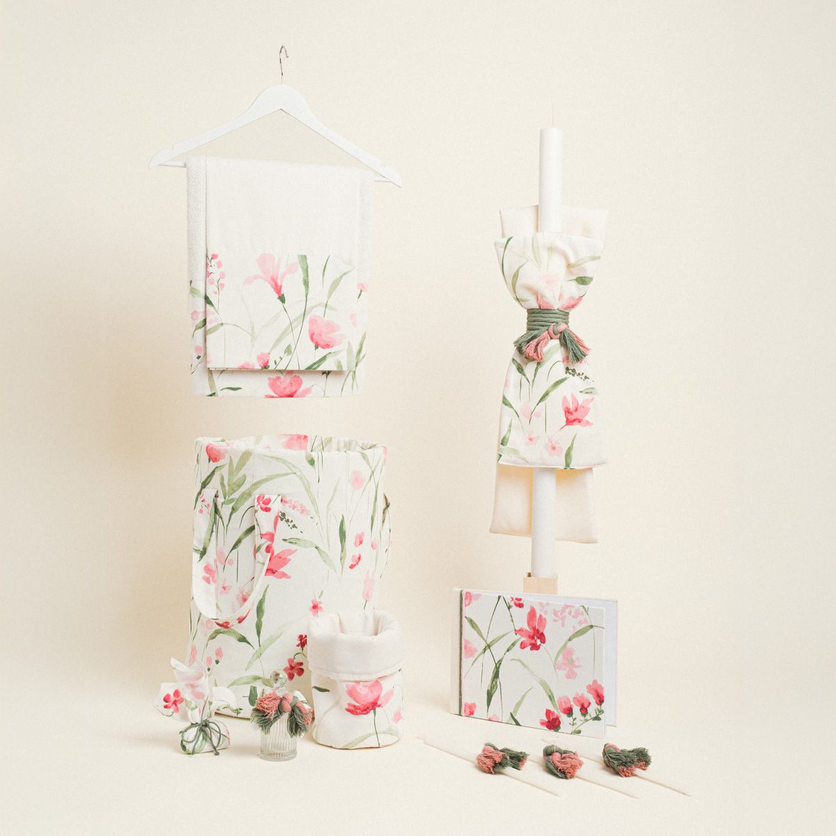 Σετ Βάπτισης για Κορίτσι Άνθη Ίριδα και Φρέζια κωδ.331220